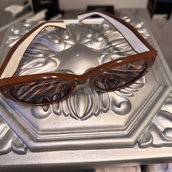 Prada sunglasses - Picture 8 of 12